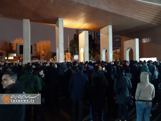 تجمع دانشجویان دانشگاه شریف در گرامی داشت جانباختگان حادثه هواپیما +عکس